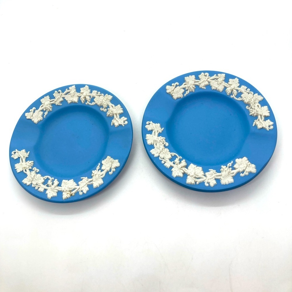 Vtg Wedgwood Blue White Grapevine Jasperware Ashtray Trinket Dish x2 | 3.5” D